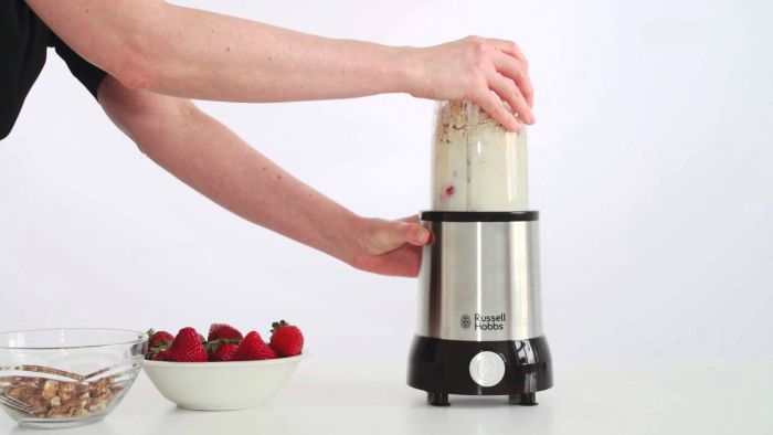 Блендер Russell Hobbs стационарный Nutri Boost 700Вт, чаша-700мл, чопер 300мл, серебристо-черный