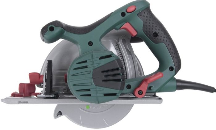 Пила дисковая Bosch PKS 55, 1200Вт, 160мм, глубина реза 38мм