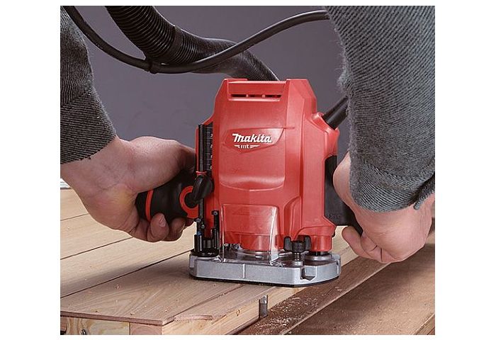 Фрезер   900Вт цанга 8мм 27000об/хв 2.7кг Makita M3601