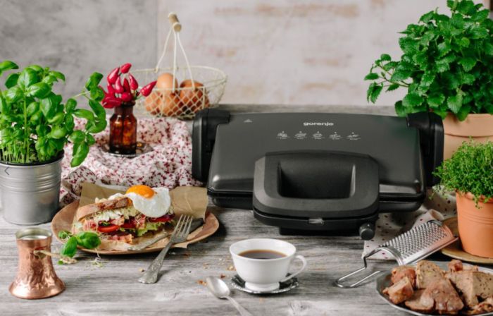 Гриль Gorenje прижимной 1800Вт, темп. режимов-4, съёмные пластины, раскрытие на 180°, металл, графит