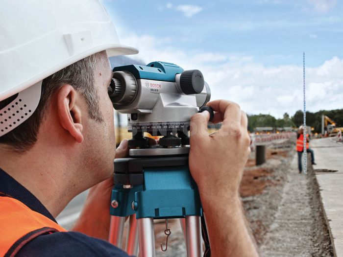 Нівелір оптичний Bosch Professional GOL 32 D до 120м ±1мм/30м зум х32 1.5кг