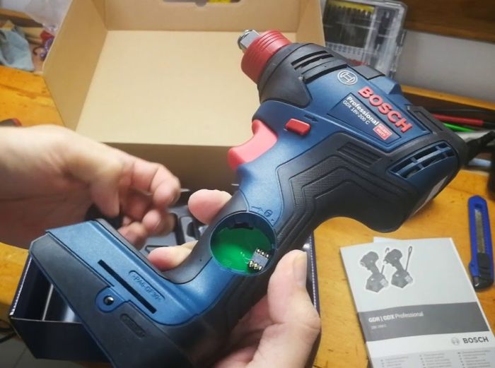 Гайковерт ударний акумуляторний Bosch Professional GDX 18V-200 З 18В АКБ 2х5А·год 3400об/хв 200Нм М6-М16 1.2кг