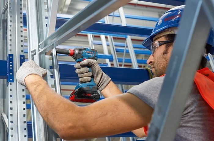 Гайковерт ударний акумуляторний Bosch Professional GDX 18V-200 З 18В АКБ 2х5А·год 3400об/хв 200Нм М6-М16 1.2кг