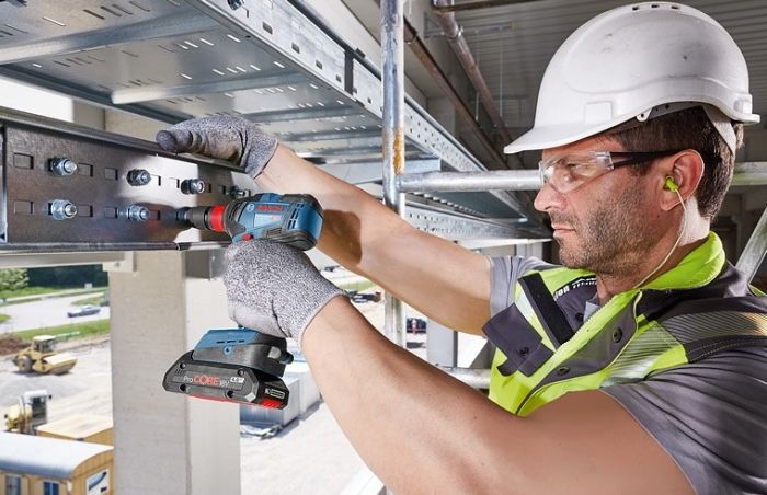 Гайковерт ударний акумуляторний Bosch Professional GDX 18V-200 З 18В АКБ 2х5А·год 3400об/хв 200Нм М6-М16 1.2кг