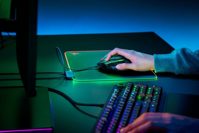 ІИгровая поверхность Razer Firefly V2, RGB, M (355х255х3мм), чёрный