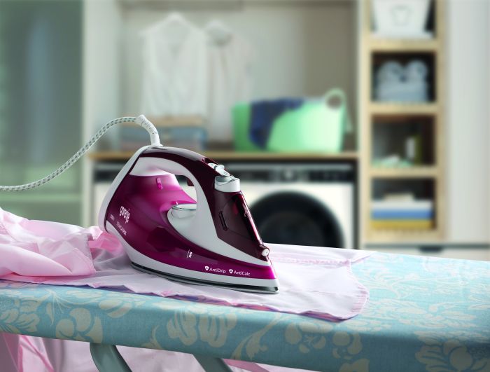 Утюг Gorenje, 2200Вт, 280мл, паровой удар -90гр, верт. отпаривание, антинакипь, автоотключение, керам. подошва, бардовый
