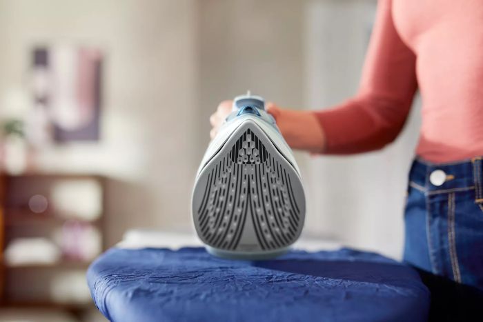 Утюг Philips 5000 Series, 2400Вт, 320мл, паровой удар -180гр, постоянный пар - 45гр, керам. подошва, голубой