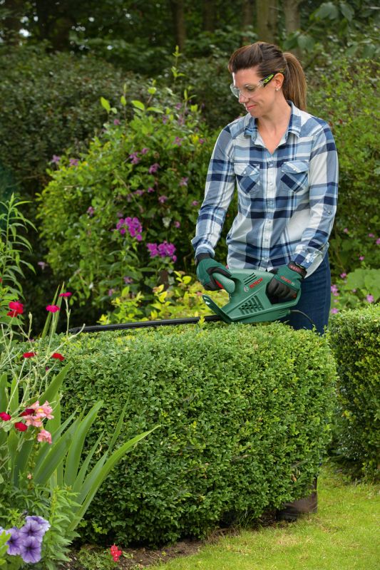 Кусторез Bosch EasyHedgeCut 55, 450Вт, лезвие 55см, шаг реза 16мм, 2.7кг