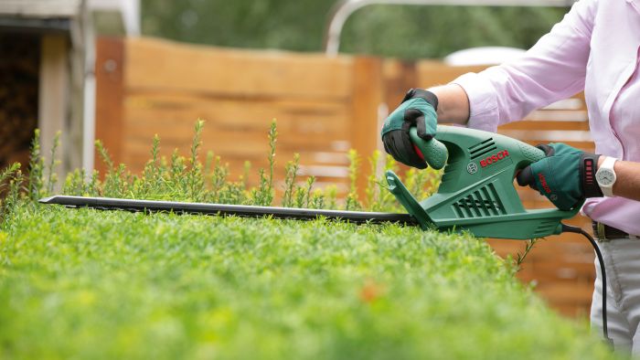 Кусторез Bosch EasyHedgeCut 55, 450Вт, лезвие 55см, шаг реза 16мм, 2.7кг