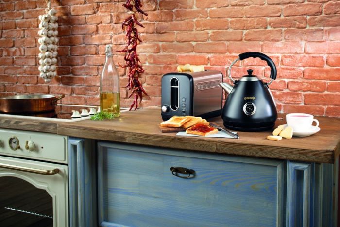 Электрочайник Gorenje 1.7л, пластик, черный