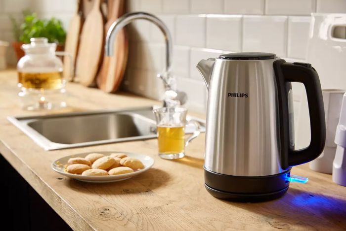 Електрочайник Philips Daily Collection 1.7л, метал