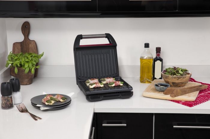 Гриль Russell Hobbs прижимной Compact Steel 1200Вт, темп. режимов-1, металл, крассно-черный