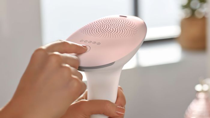 Фотоепілятор Philips Lumea IPL 7000 Series, від мережі, кіл-ть спалах.-250000, 5 Дж/см?, 4 см2, футляр, білий