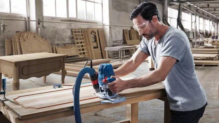 Фрезер Bosch GOF 130, 1300Вт, цанга 6 та 8мм, 11000-28000об/мин, 3.5кг