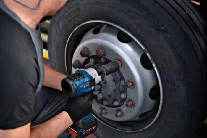 Гайковёрт ударный Bosch GDS 18V-1050 H, 18В, solo (без АКБ и ЗУ)
