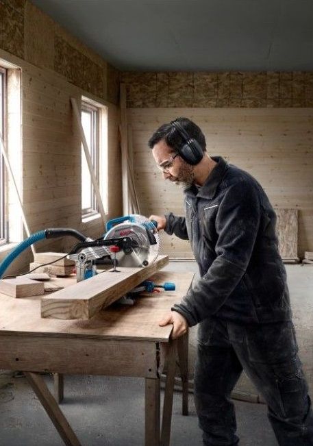 Пила торцовочная Bosch GCM 216, 1300Вт, диск 216мм, 10.1кг