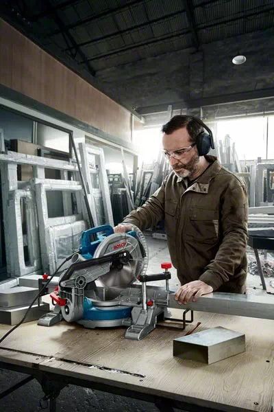 Пила торцовочная Bosch GCM 216, 1300Вт, диск 216мм, 10.1кг
