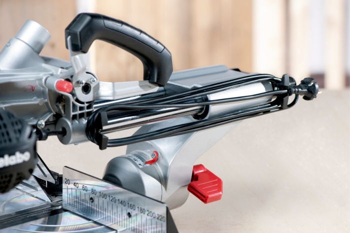 Пила торцювальна Metabo KGSV 216M з протяжкою 1700Вт диск 216мм 13.5кг