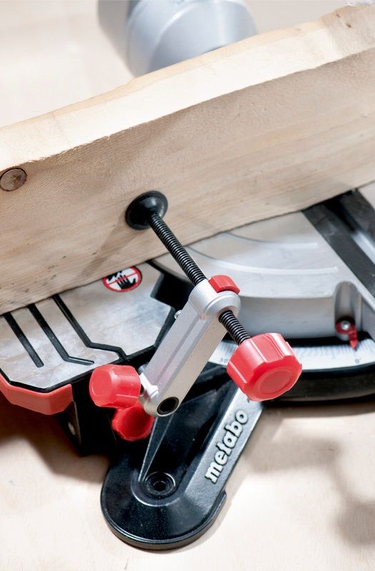 Пила торцювальна Metabo KGSV 216M з протяжкою 1700Вт диск 216мм 13.5кг