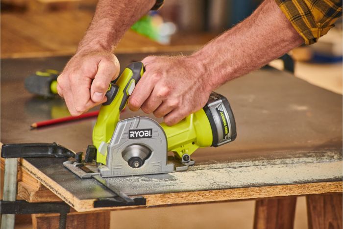 Пила дисковая универсальная аккумуляторная Ryobi ONE+ R18MMS-0 18В 85мм 1.9кг без АКБ и ЗУ