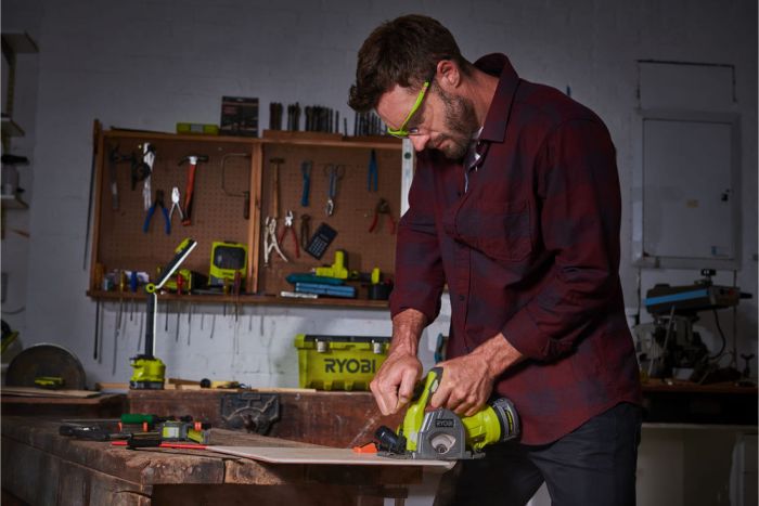 Пила дисковая универсальная аккумуляторная Ryobi ONE+ R18MMS-0 18В 85мм 1.9кг без АКБ и ЗУ