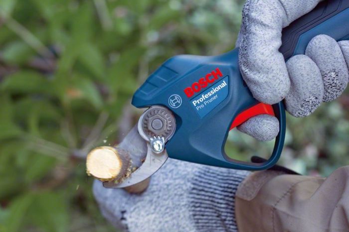 Секатор акумуляторний Bosch Professional Pruner, 12В, D різу 25мм, 1000гр, без АКБ та ЗП