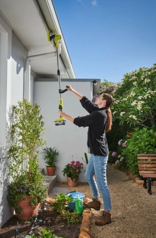 Щетка аккумуляторная телескопическая Ryobi ONE+ R18TPS 18В диск 15см 210об·мин 1-1.4м IPX7 2.1кг без АКБ и ЗУ