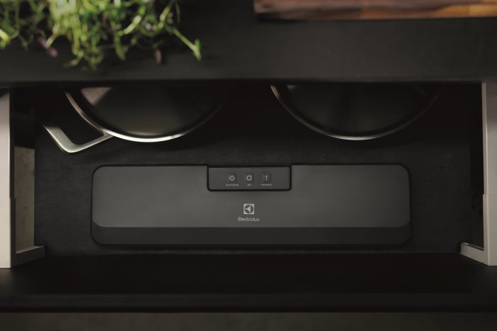 Вакууматор Electrolux для рулонов, пакетов и контейнеров, 80Вт, 30см, электронное управл., +10 пакетов, пластик, черный