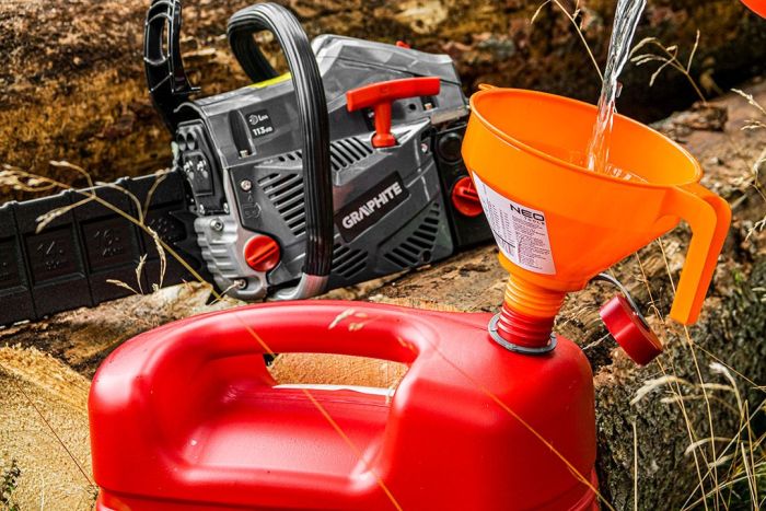 Каністра Neo Tools паливна антистатична 10л пластик HDPE, гнучкий злив, 0.87кг, червоний