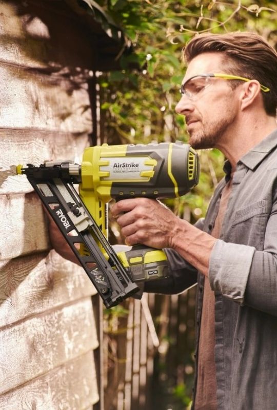 Гвоздезабиватель аккумуляторный Ryobi ONE+ R15GN18-0 18В гвозди 24-64мм 3.1кг без АКБ и ЗУ
