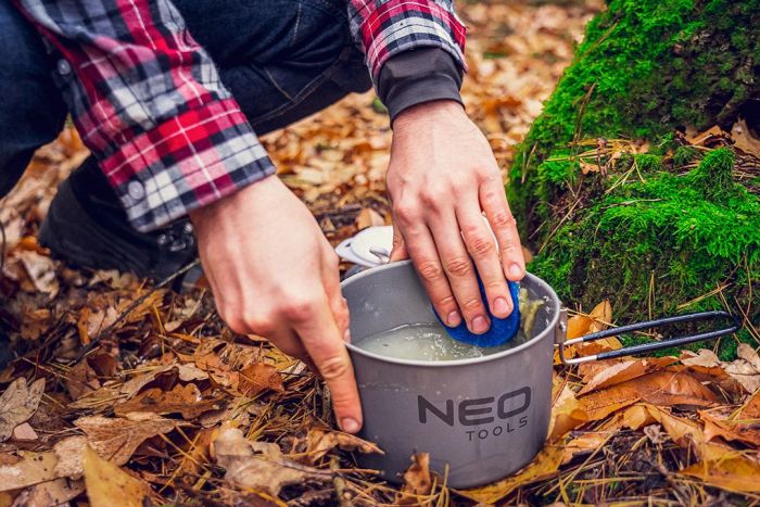 Набір туристичного посуду Neo Tools, 7в1, каструля, сковорода, 2 тарілки, половник, лопатка, губка, сертифікат LFGB, 0.42кг