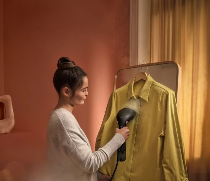 Відпарювач PHILIPS компактний, 1500Вт, 100 и 200мл, постійна пара - 28гр, керам. підошва, чорний