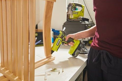Пістолет клейовий Ryobi ONE+ RGL18-0 18В стрижні 11/12мм 200/130° без АКБ та ЗП