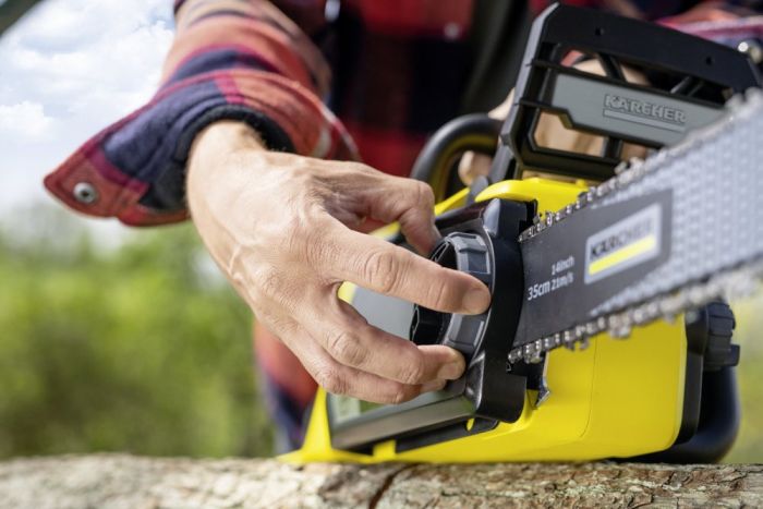 Комплект пила цепная аккумуляторная Karcher CNS 18-30 Battery, шина 30 см, 18В 5Ач, быстрозарядный комплект, 3.2 кг