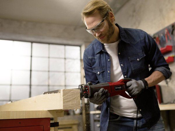 Пила сабельная Einhell TE-AP 950 E, 950Вт, пропил 200 мм, ход 28мм, 0-2800 об/мин, 3.39кг.