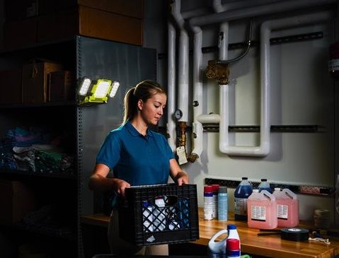 Прожектор гибридный панельный Ryobi ONE+ RLPH18-0 18В/220В Hybrid 3 LED панели 3000лм 3 режима яркости без АКБ и ЗУ
