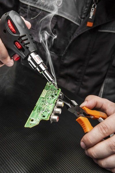Паяльник газовый Neo Tools,1300°C, топливо 20мл, пьезоподжиг, насадка 400°C
