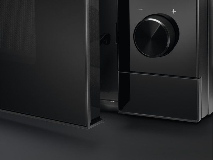Микроволновая печь Electrolux, 29л, электр. управл., 900Вт, гриль, дисплей, инвертор, черный