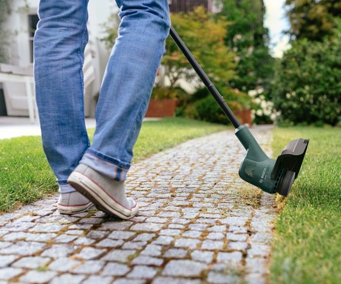 Триммер садовый аккумуляторный Bosch EasyGrassCut 18V-230, PBA 18V 1х2Ач, 23см, 2.2кг