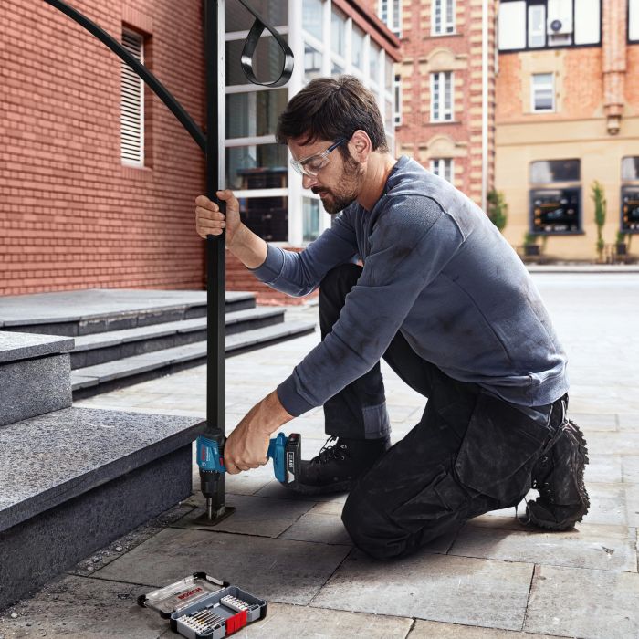 Шуруповерт-дрель аккумуляторный Bosch GSR 185-LI, 18В 2х2.0 Ач, 50Нм, 20+1, 500/1900об/мин, 0.9кг