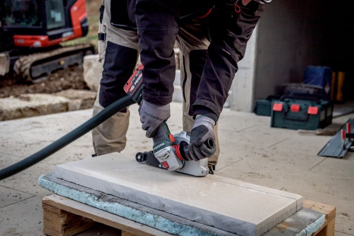 Шлифмашина угловая аккумуляторная Metabo WVB 18 LT BL 11-125 Quick, 125мм, 18В 2х5.5Ач, 2800-10000об/мин, М14, 1.8кг