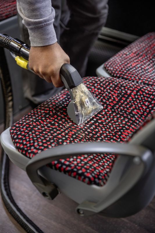 Пылесос профессиональный моющий Karcher Puzzi 8/1, 1200Вт, 270мБар, контейнер 8/7л, 8.6кг