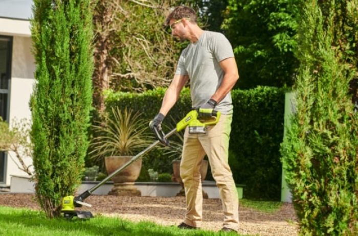 Триммер садовый аккумуляторный Ryobi ONE+ RY18LT33B-0 18В 33см 2.6кг без АКБ и ЗУ