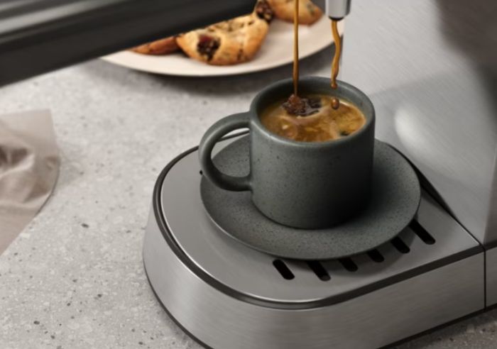 Кофеварка Electrolux рожоковая , 1л, молотый, ручной капуч, LED-дисплей, подогрев чашек, металл