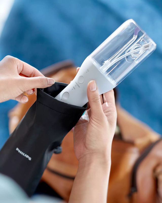Іригатор Philips портативний Sonicare Cordless Power Flosser 3000, чаша 250 мл, чохол, 2 насадки , білий