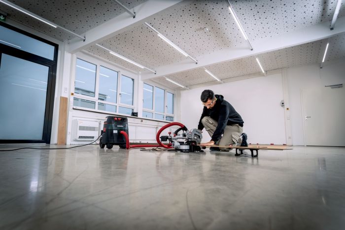 Пила торцовочная Metabo KGS 216 M с протяжкой, 1200Вт, диск 215мм, пропил 70/40мм, 13.4кг