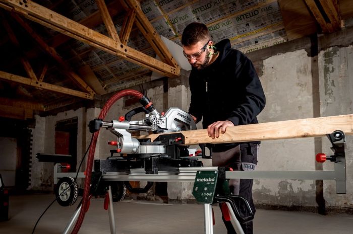 Пила торцовочная Metabo KGS 216 M с протяжкой, 1200Вт, диск 215мм, пропил 70/40мм, 13.4кг