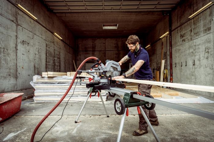 Пила торцювальна Metabo KGS 305M з протяжкою 1600Вт диск 305мм 18.6кг