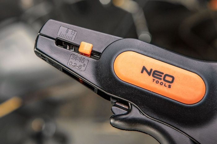 Знімач ізоляції Neo Tools, автоматичний, 0.5-6мм2 кусачки, регулювання довжини, 195мм