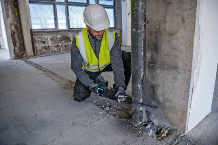 Пила сабельная аккумуляторная Bosch GSA 185-LI, 18 В, пропил 230мм, ход 28мм, 3.2кг без АКБ и ЗП